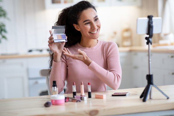 TikTok: Μετά τους influencer, οι ολιγαρκείς «de-influencer»