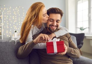Αγίου Βαλεντίνου: Τα καλύτερα δώρα για εκείνον