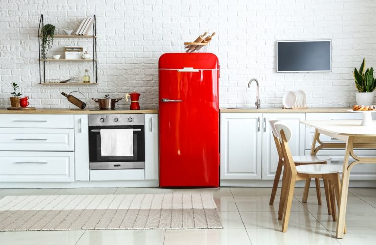 Πόσο καλά ξέρετε το ψυγείο σας; 5 tips για να «ζήσει» περισσότερο και πιο αποδοτικά