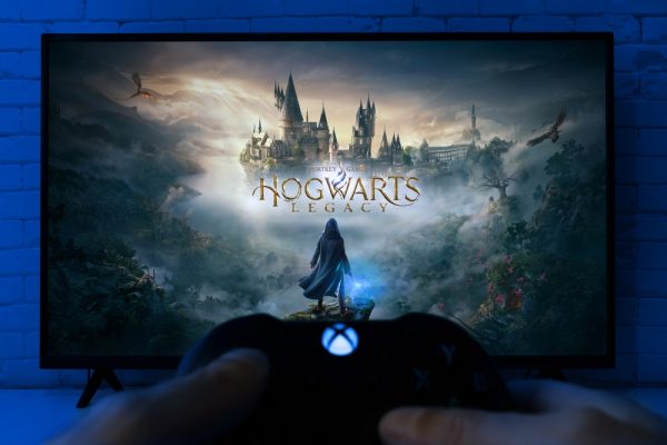 Κολλήσαμε κι εμείς με το Hogwarts Legacy