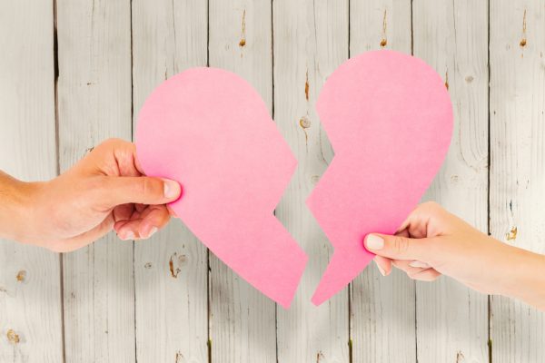 Σάλος με διάσημη Ελληνίδα: Ανακοίνωσε ότι χωρίζει και ο πατέρας της την απείλησε με αυτοκτονία