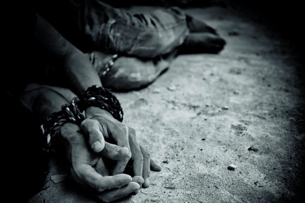 Trafficking: Εξαρθρώθηκε κύκλωμα στην Αθήνα – Κρατούσε φυλακισμένες 20 γυναίκες σε ξενοδοχείο