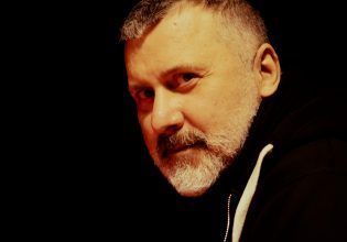 Γιάννης Σκουρλέτης: Αδιανόητο να υπάρχουν 1.500 παραστάσεις στην Αθήνα και στη Θεσσαλονίκη μόλις 3