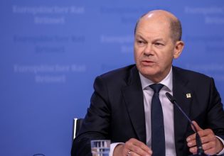 Όλαφ Σολτς: «Ας μην έχουμε ‘αυταπάτες’ για την Κίνα για τον ρόλο που θέλει να παίξει στον πόλεμο στην Ουκρανία»