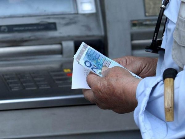 Οικονόμου: Δίνονται 100 ευρώ για κάθε μήνα καθυστέρησης στην έκδοση επικουρικής σύνταξης