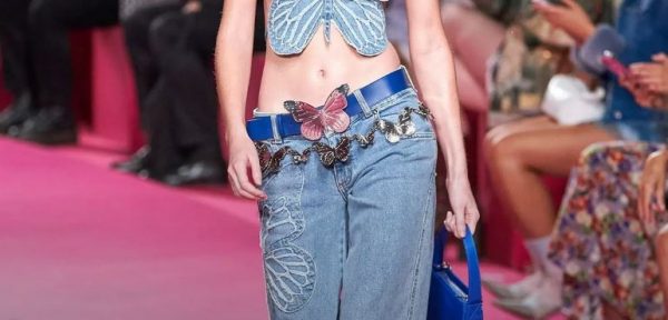 Χαμηλόμεσα τζιν: Η επάνοδος της πιο απογοητευτικής τάσης του Y2K