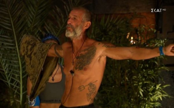 Survivor: Νέος έρωτας στο ριάλιτι – Έβγαλε την μπλούζα του για να «τη ρίξει»