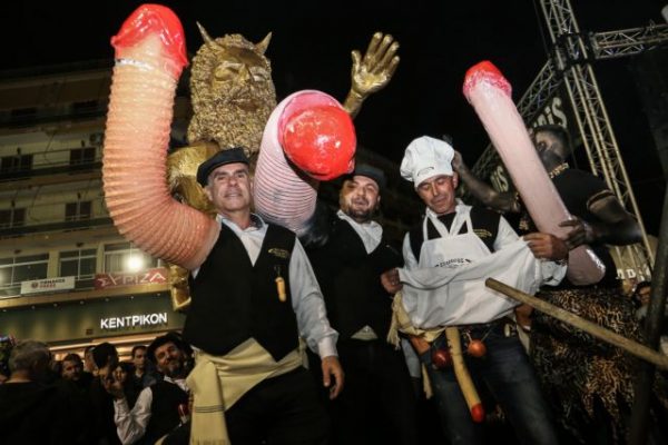 Τύρναβος: Αναβίωσε το έθιμο «μπουρανί» – Τα πιπεράτα σχόλια που αναστάτωσαν τον τηλεοπτικό αέρα