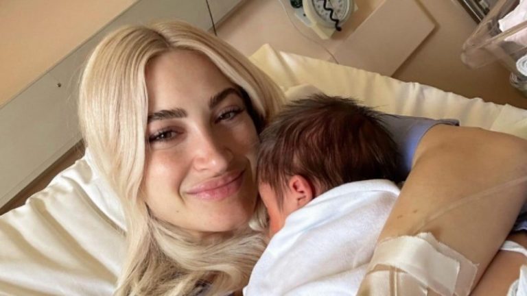 Ιωάννα Τούνη: Στον γιατρό με το μωρό της – Η εξέταση που υποβλήθηκε