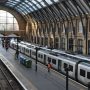 Βρετανία: Προβλήματα στα δρομολόγια τρένων από την απεργία στους σιδηροδρόμους