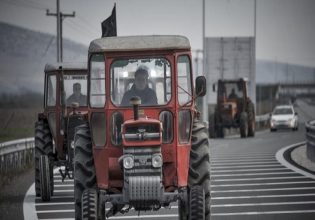 Θεσσαλία: Δυναμώνουν τα μπλόκα των αγρότων