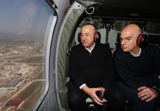 Το «ευχαριστώ» Τσαβούσογλου στην Ελλάδα και η αγκαλιά με τον Δένδια – Κάτι αλλάζει στις ελληνοτουρκικές σχέσεις