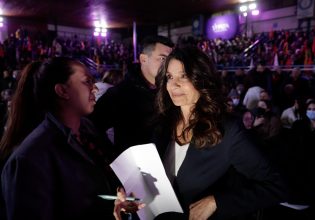 Τσαπανίδου κατά Οικονόμου: «Η υποκρισία σας περισσεύει»