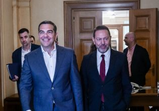 ΣΥΡΙΖΑ: Οι εκλογές κάνουν την αξιωματική αντιπολίτευση να ράψει δύο ρούχα