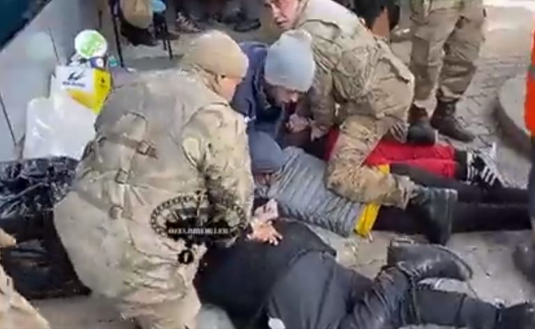 Σεισμός στην Τουρκία: Ξυλοκοπούν όσους κάνουν πλιάτσικο