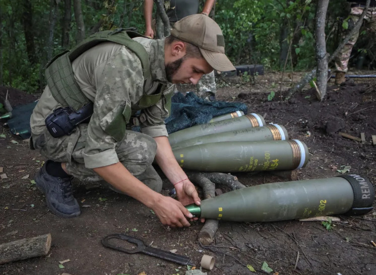 Ουκρανία: Οι ΗΠΑ παρήγγειλαν οβίδες αξίας μισού δισ. δολαρίων για το ουκρανικό πυροβολικό