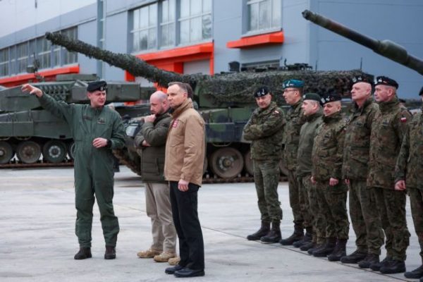 Ουκρανία: Ξεκίνησε στην Πολωνία η εκπαίδευη των Ουκρανών στα άρματα μάχης Leopard