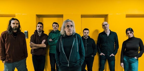 Ο Γιάννης Αγγελάκας, μαζί με τους 100°C, στο Piraeus Club Academy για πρώτη φορά