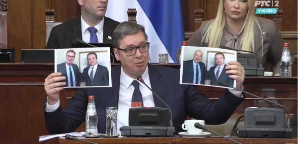 Νίκος Δένδιας: Πώς βρέθηκε στη σερβική Βουλή ο Έλληνας ΥΠΕΞ