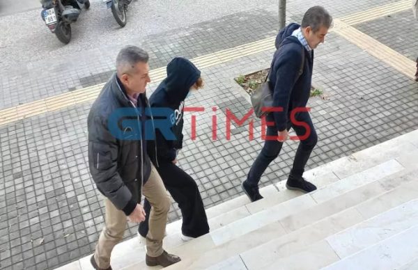 Θεσσαλονίκη: Βρεφονηπιοκόμος ξυλοκοπούσε παιδάκια