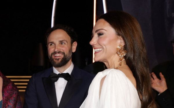 BAFTA 2023: Η Κέιτ Μίντλετον φόρεσε σκουλαρίκια Zara των 20 ευρώ