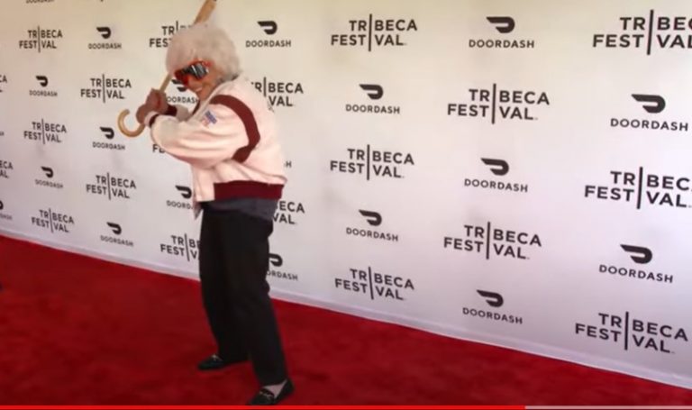 H γηραιότερη παίκτρια του μπέιζμπολ αποκάλυψε ότι είναι ομοφυλόφιλη στα 95 της