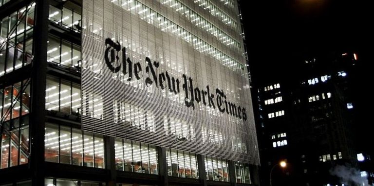 Πάνω από 30.000 άτομα διαμαρτύρονται για την κάλυψη των τρανς ατόμων από τους New York Times