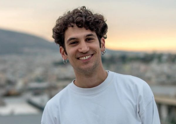 Ορέστης Χαλκιάς: Ο Αντώνης» του «Maestro» κάνει Pilates με τη σύντροφό του