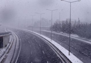 Κακοκαιρία «Μπάρμπαρα»: Εγκλωβισμένα λεωφορεία στην Ε.Ο. στο ύψος της Λαμίας – Σε απόγνωση εκατοντάδες επιβάτες