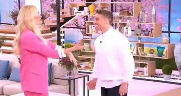 Η Καινούργιου είδε μπροστά της στο πλατό τον τενόρο – «Μου είπαν ότι σε παρενόχλησα»