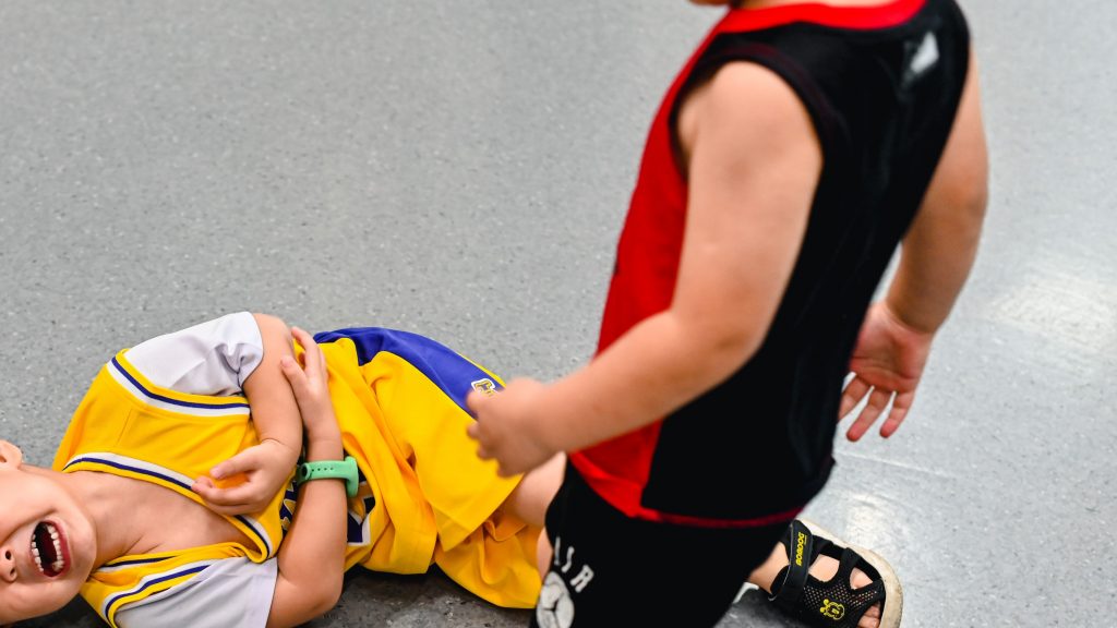 Bullying: Χτύπησαν εξάχρονο στον λαιμό