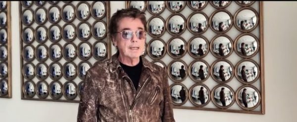 Ζαν Μισέλ Ζαρ: Ο πρωτοπόρος της ηλεκτρονικής μουσικής στο «Σπίτι με το MEGA» – Το μήνυμά του στους Έλληνες τηλεθεατές