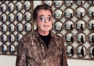 Ζαν Μισέλ Ζαρ: Ο πρωτοπόρος της ηλεκτρονικής μουσικής στο «Σπίτι με το MEGA» – Το μήνυμά του στους Έλληνες τηλεθεατές