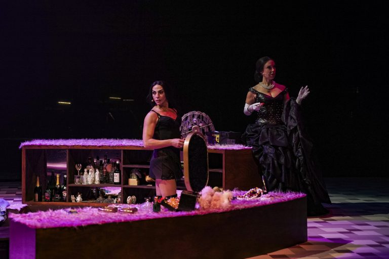 «Με λένε Στέλλα… Οι φίλοι όμως με φωνάζουν Στρέλλα. Λένε πως είμαι λίγο τζαζ…»