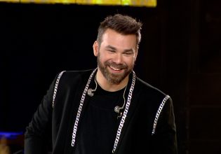Σπίτι με το MEGA: Αποκλειστικό απόσπασμα από το αποψινό πάρτυ με τον Γιώργο Σαμπάνη