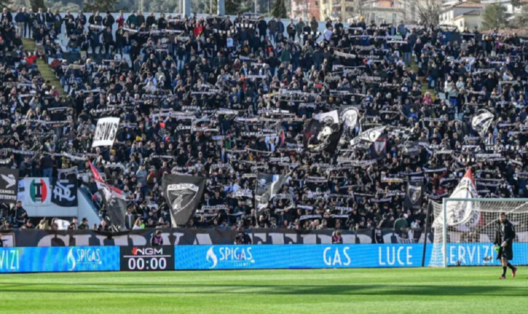 Εμετικό σύνθημα από τους οπαδούς της Σπέτσια για τον θάνατο του Μαραντόνα (vid)