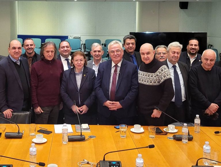 Αυτοδιαχείριση και Επιμελητήρια υπέγραψαν συμφωνία για τα πνευματικά δικαιώματα