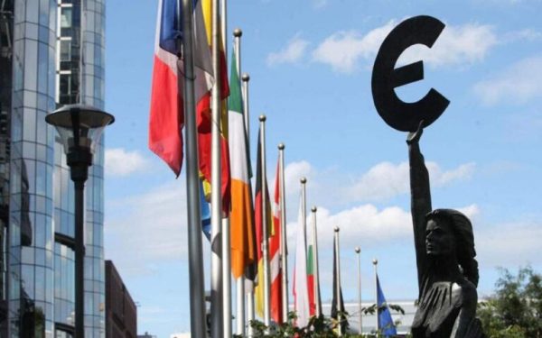 Εκτός ευρωζώνης…
