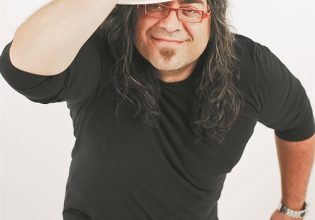 Παντελής Αμπαζής: «Τα όρια της σάτιρας τα θέτει το κοινό»