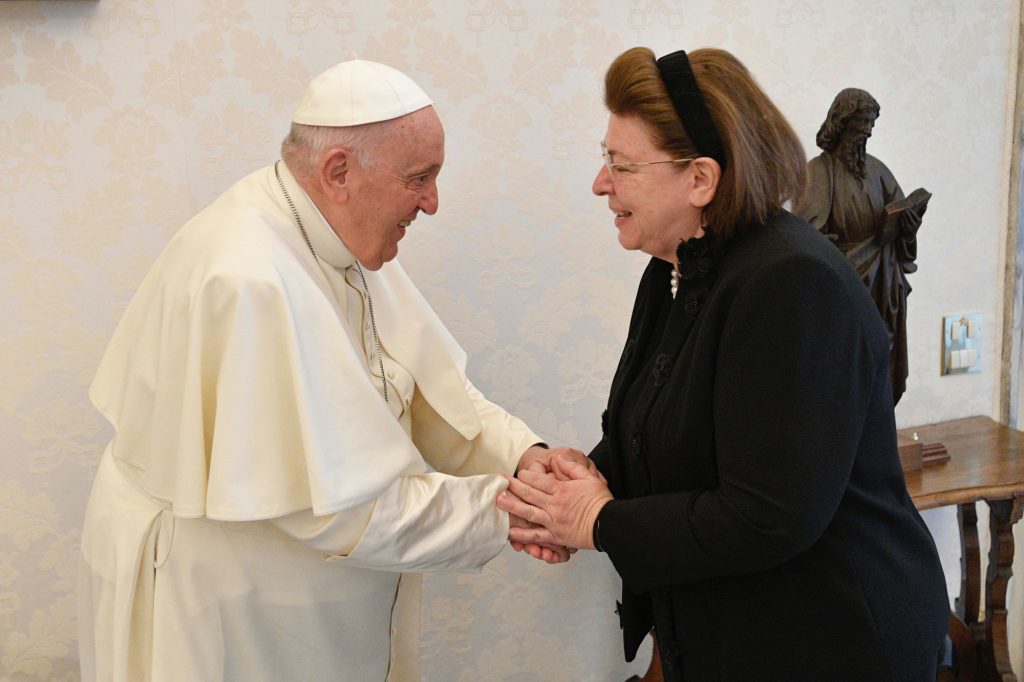Πάπας σε Μενδώνη: «Τρέφω ιδιαίτερο σεβασμό για την Ελλάδα»