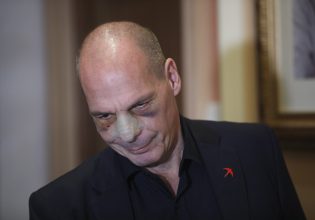 Γιάνης Βαρουφάκης: Ελεύθερος με περιοριστικούς όρους ο 17χρονος που συνελήφθη για την επίθεση