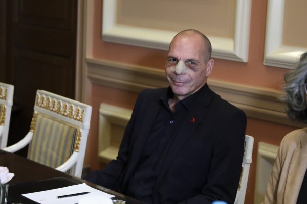 Γιάνης Βαρουφάκης: Νέα προσαγωγή για τον ξυλοδαρμό