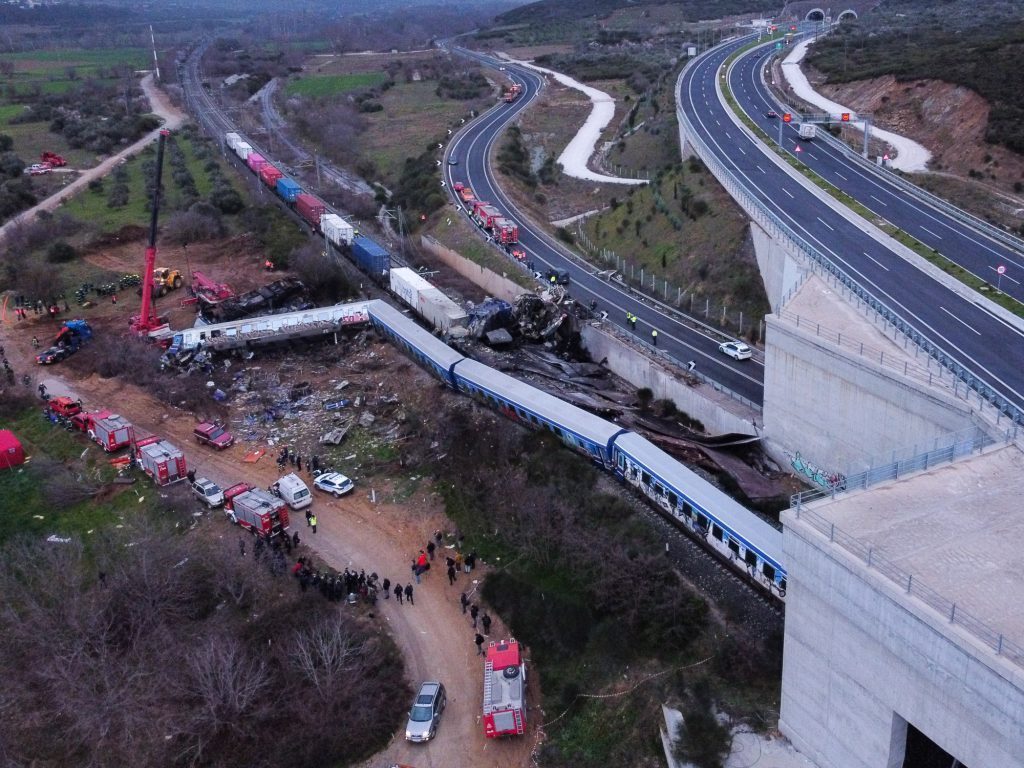 Τέμπη: Συγκλονίζει η πρώτη διασώστρια που έφτασε στο σημείο της τραγωδίας