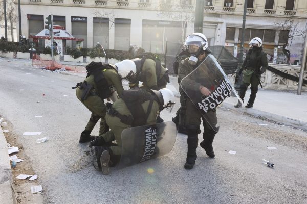 Αστυνομική βία: Δημοσιογράφος έχασε την ακοή του από κρότου λάμψης