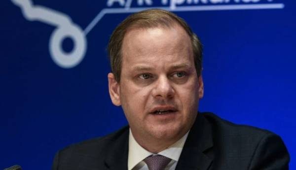 Καραμανλής: Γαλάζιοι κραδασμοί (και) για την υποψηφιότητα του