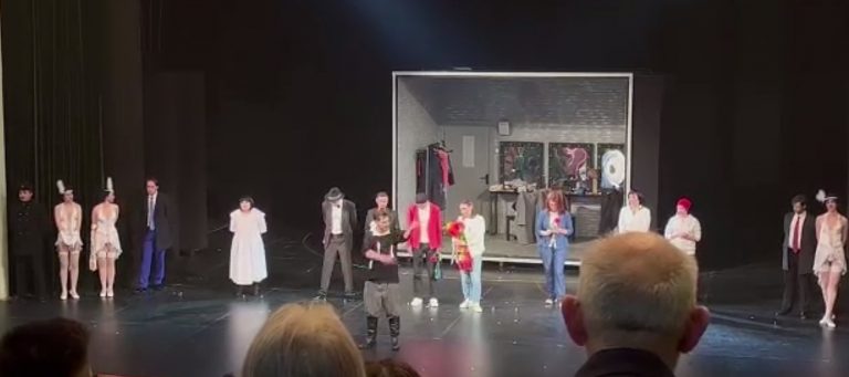 Ρώσος ηθοποιός έκοψε τις φλέβες του στη σκηνή του θεάτρου – Τον εκφόβιζαν λόγω της αντιπολεμικής του στάσης