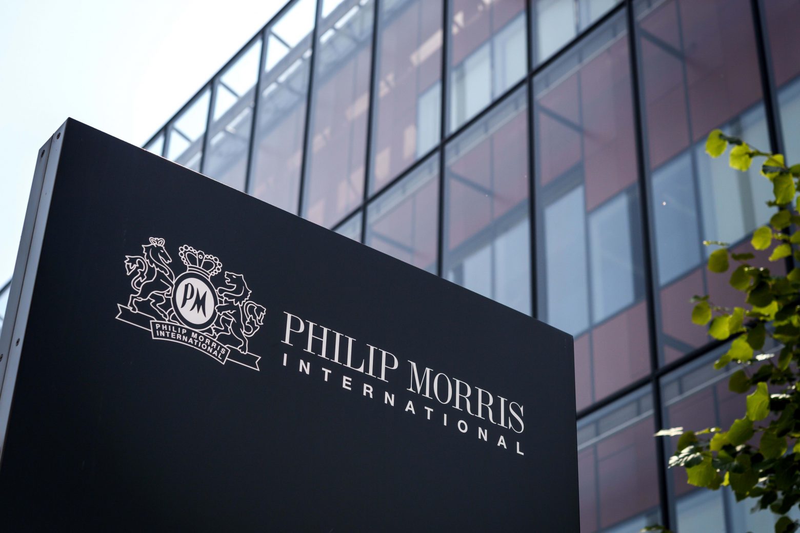 Ευρωπαϊκό hub για την Philip Morris International η «Παπαστράτος»