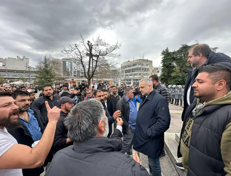 Ξάνθη: Συγκέντρωση διαμαρτυρίας κατοίκων του Δροσερού μπροστά στο δημαρχείο