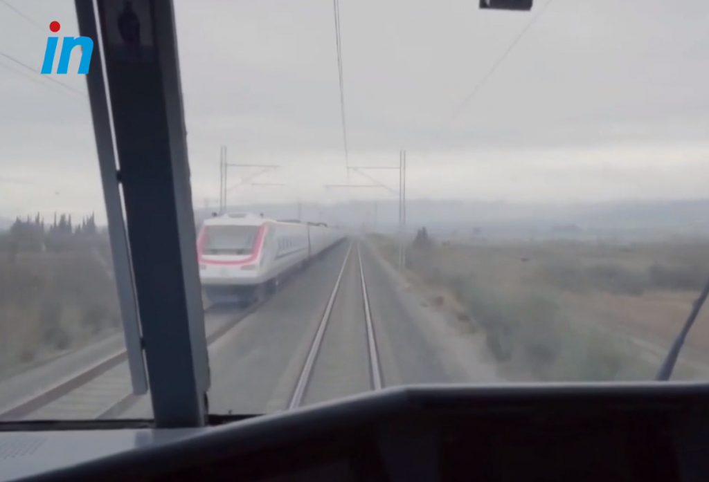 Τέμπη: Το in στη θέση του μηχανοδηγού – Τι έβλεπε, τι έδειχναν οι οθόνες πριν τη μοιραία σύγκρουση