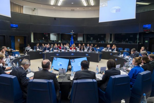 Αγκάθι η φορόλογηση των ευρωβουλευτών- Μόνο 5 πλήρωναν φόρο για τις αποζημιώσεις